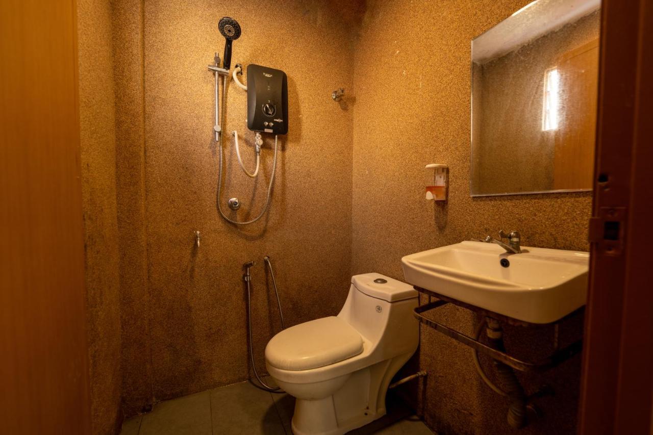 Mary J Hotel Family 10 Pax Room Кота-Бару Екстер'єр фото